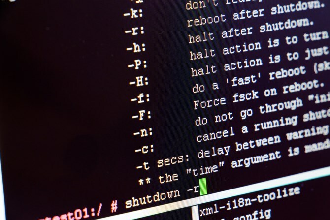 schermata dei comandi di spegnimento del terminale linux