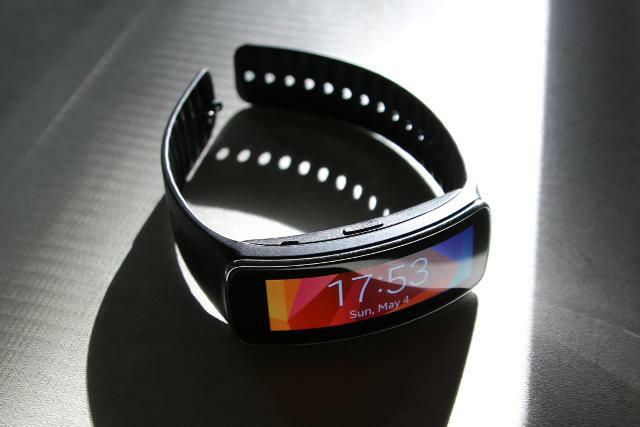 Samsung Gear Fit illuminazione drammatica