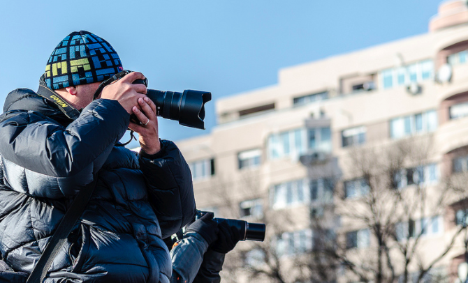 fotografo uomo in inverno