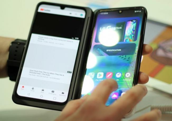 Questa è l'immagine di un telefono pieghevole LG a doppio schermo