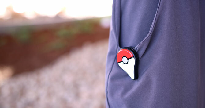 Pokemon GO Plus indossato su tasca