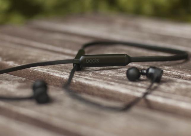 BeatsX Review & Giveaway: i migliori auricolari di Apple ancora? logo beatsx