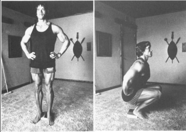 Arnold Schwarzenegger ha condiviso una routine di allenamento gratuita da svolgere in casa