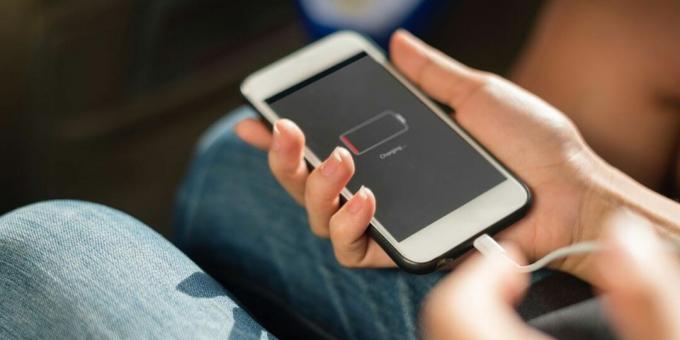 telefono con schermo di batteria scarica