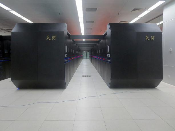 Supercomputer Tianhe-2