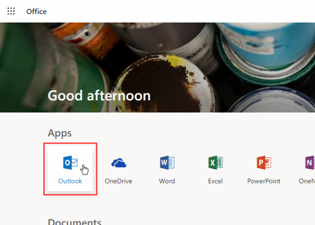 Accedi al tuo account Microsoft e fai clic su Outlook