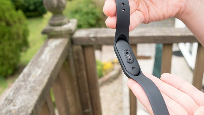 Mi Band 3: non acquistare un Fitbit fino a quando non hai visto questo sensore di frequenza cardiaca Mi band 3 670x377