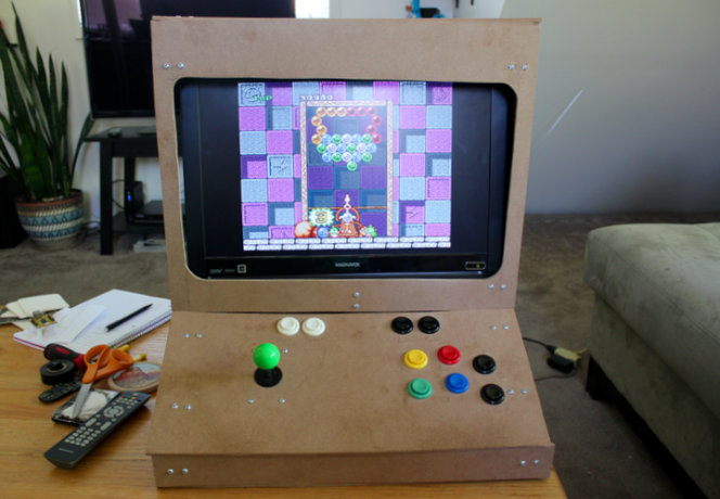 Progetto Weekend: costruisci un armadio Arcade RetroPie con schermo rimovibile RetroPie in esecuzione