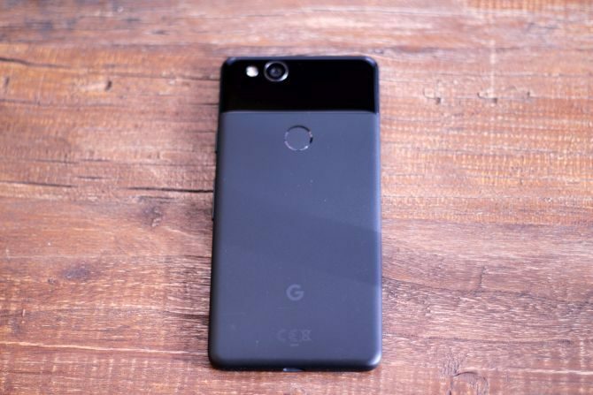 Recensione di Google Pixel 2: è questo il miglior smartphone di sempre? rivestimento in metallo ibrido google pixel 2 falso 670x447