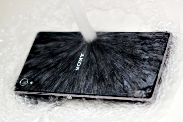 recensione dello smartphone sony xperia z1