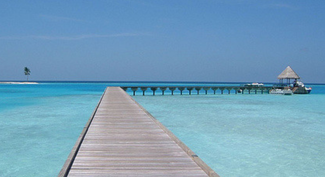 Come scrollarsi di dosso lo stress da lavoro con i viaggi solitari Maldive 670x366