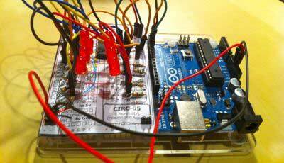 Programmazione Arduino - Giocare con i registri a scorrimento (a.k.a Ancora più LED) tutorial sul registro a scorrimento assemblato