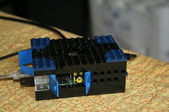 18 Interessanti idee per il caso Raspberry Pi fai da te darrennie pi lego 670 670x447