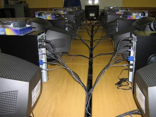 Suggerimenti per feste LAN: come organizzare un fantastico desksetup per feste LAN