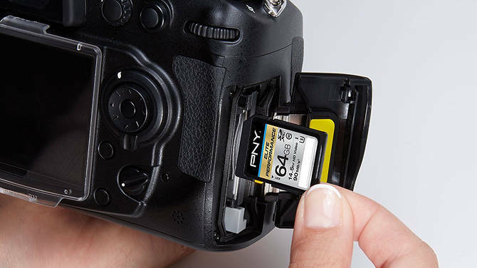 20 Accessori essenziali per qualsiasi fotografia Scheda di memoria SD per principianti, dilettanti o professionisti