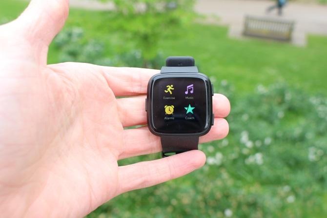 Recensione Fitbit Versa: il migliore indossabile di Fitbit? Fitbit Versa 1