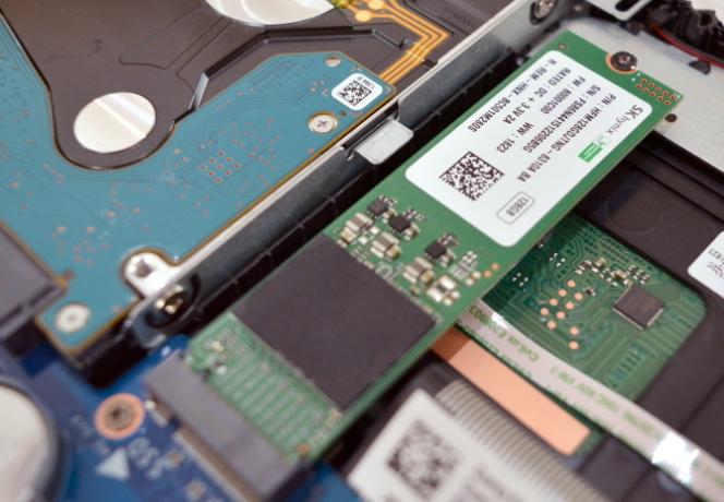 Un'unità SSD M.2 installata in un laptop