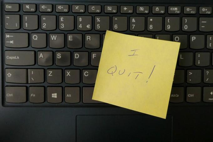 Ho smesso scritto su un post-it appiccicato a una tastiera