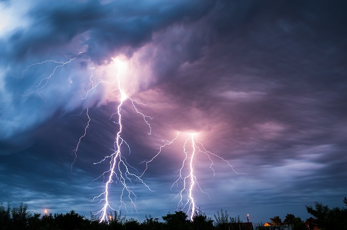 Hai davvero bisogno di un dispositivo di protezione da sovratensione? Lightning Shutterstock