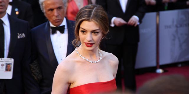 trattare-con-on-line-haters-anne-hathaway