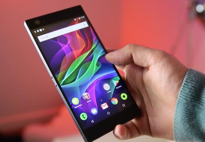 Razer Phone Review: c'è una prima volta per tutto il telefono razer frontale