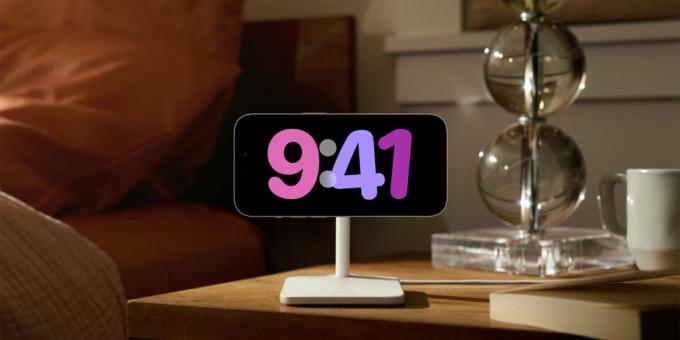 Quadrante orologio mobile in modalità standby su iOS 17