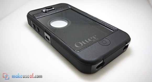 Giveaway: iPhone 4 Defender (+ Commuter Cases by Otterbox) defender3