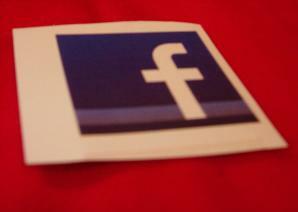 3 proxy e hack di Facebook per controllare Facebook da qualsiasi luogo Facebook con Red 300